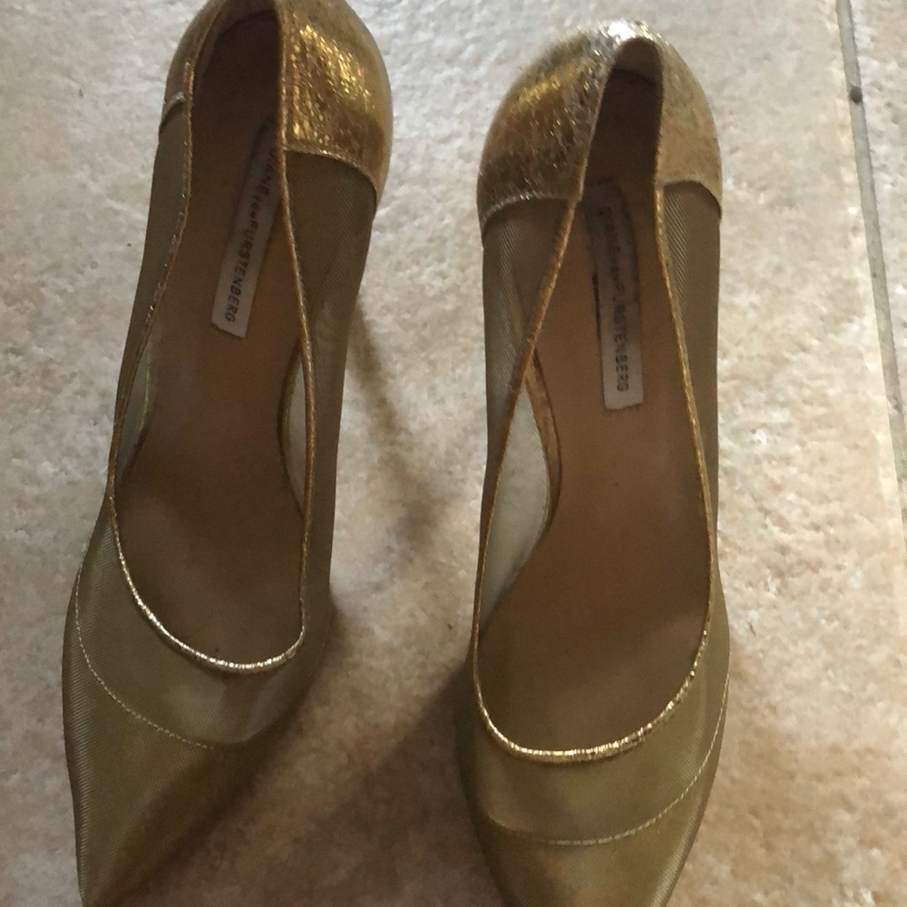 Shoes - Picture 2 of 3
